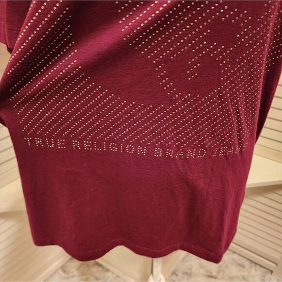 TRUE RELIGION STUDDED BURGANDY TEE SHORT SLEEVE SIZE MED - Picture 3 of 5